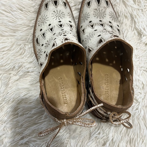 Musse & Cloud by Anthropologie Coolise Western
Bohemian Cutout Ankle Booties - Picture 3 of 9